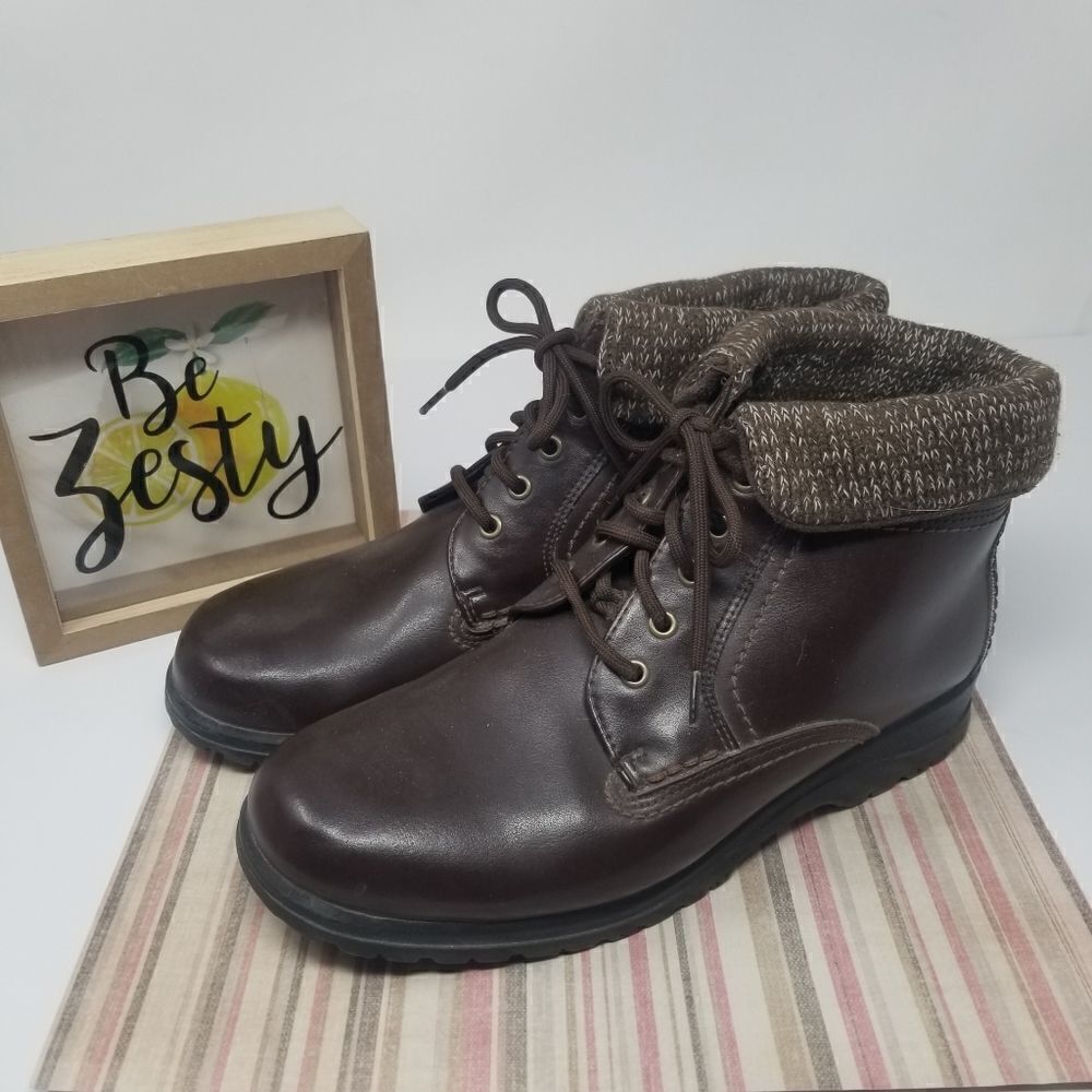 THOM MCAN BROWN UPPER LEATHER BOOTS SIZE 9. KNIT CUFF ON TOP.